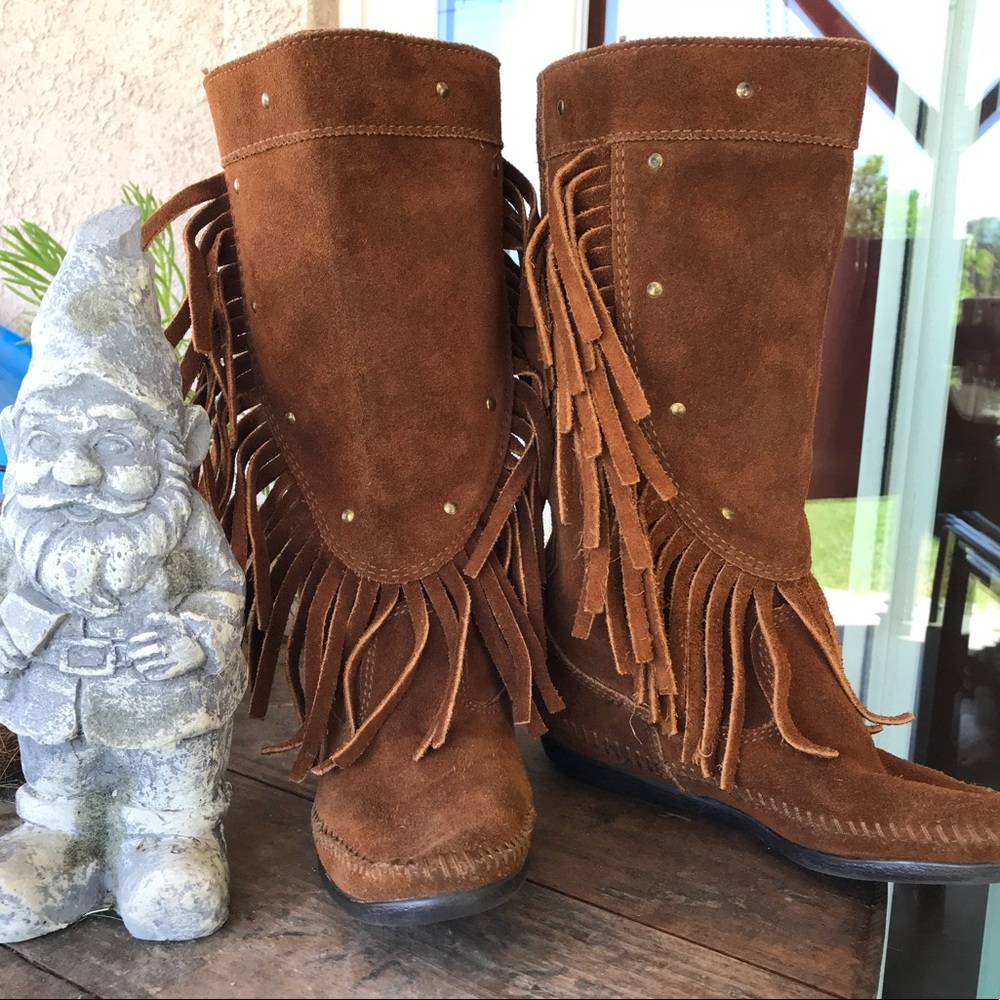 Minnetonka Women’s Fringe Boots size 6